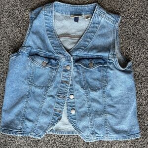 Universal thread denim sleeveless button front vest